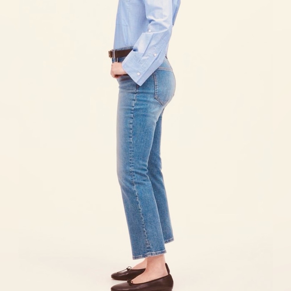 THE LOFT - Curvy Kick Crop Jeans Size 26/2
Worn once or twice(PERFECT CONDITION)
